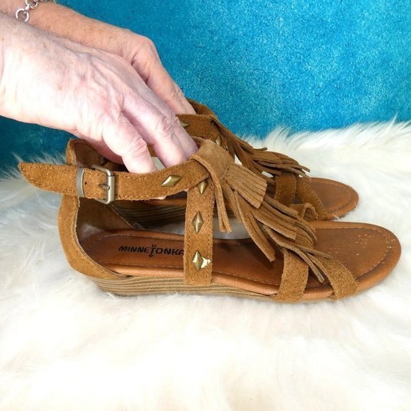 MinneTonka Melina Fringe Wedge Size 7 - Picture 6 of 15